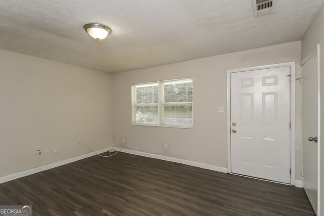 Building Photo - 599 Plainville Dr SW