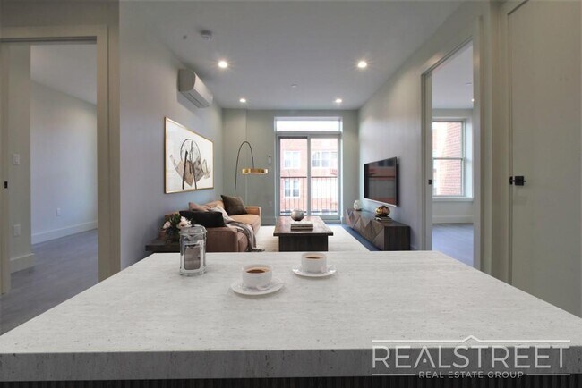 Building Photo - Stunning & Spacious NEW 2 BED in Flatbush ...