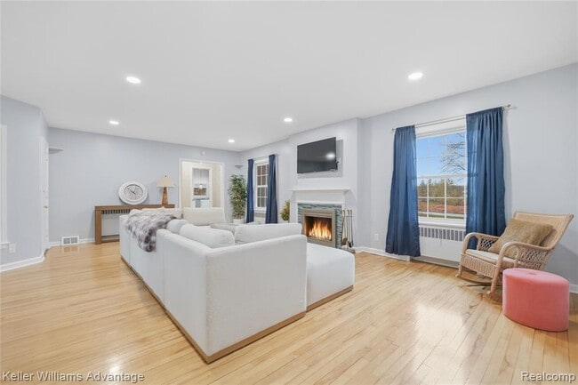 Building Photo - 6103 Park Lake Rd