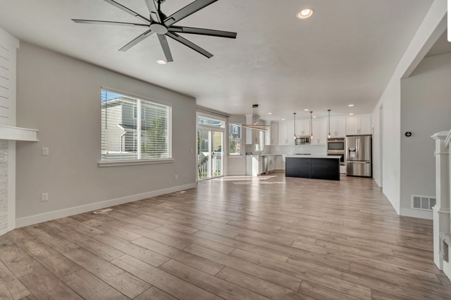 Building Photo - Spacious 6-Bedroom Home in the Heart of Vi...