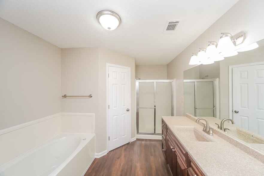 Building Photo - 5180 Plum Tree Dr