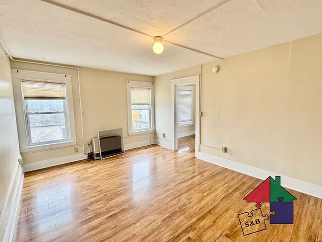Building Photo - Amazing Two Bedroom in Burlington - $500 OFF FIRST MONTHS RENT WHEN YOU SIGN A LEASE BY 9/15!