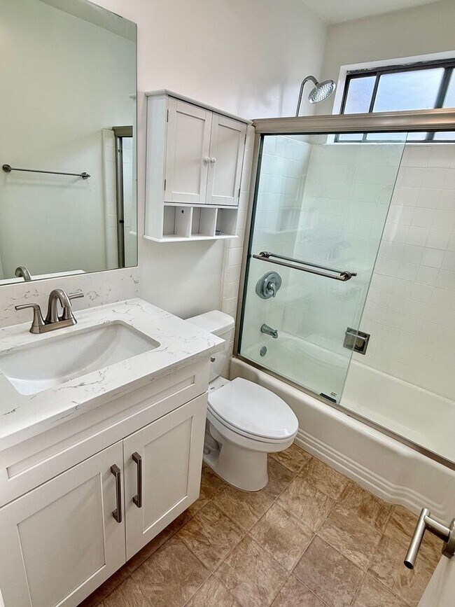 Building Photo - 11511 Rochester Ave