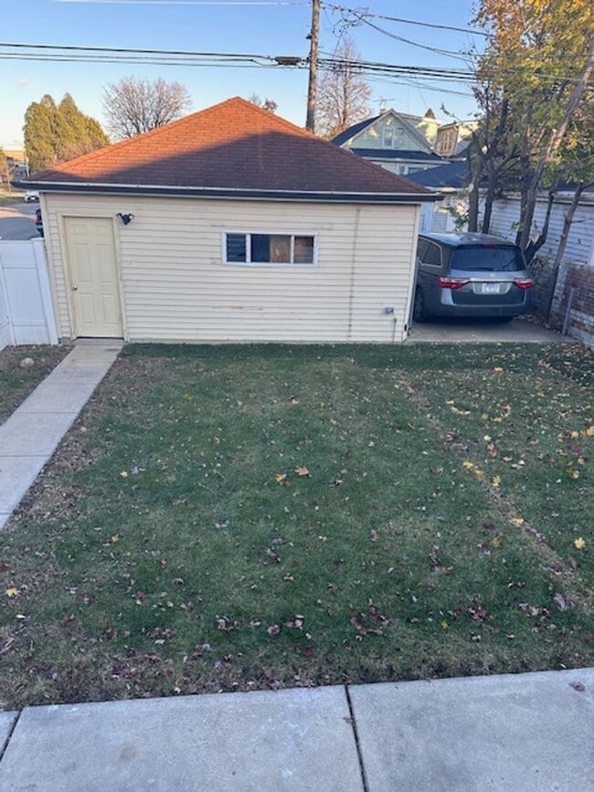 Building Photo - Clearing single family for rent