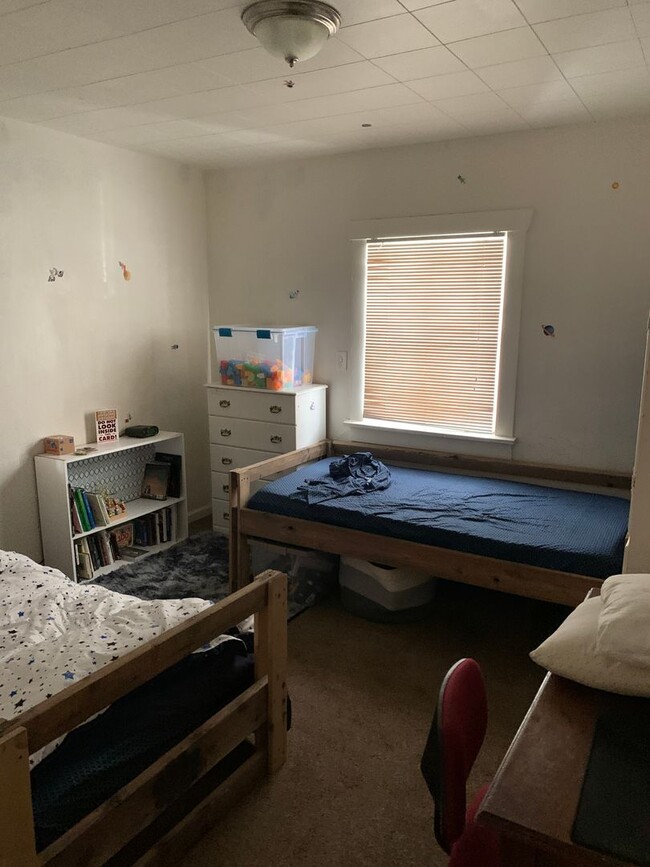 Building Photo - 3 Bed/1 Bath House, super close to BYU cam...