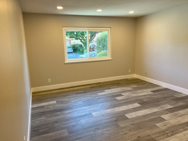 Building Photo - 5181 Oxbow Ct
