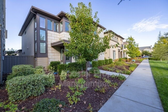 Building Photo - 3500 Forney Wy