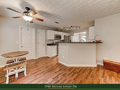 Building Photo - 1940 Skylar Leigh Dr