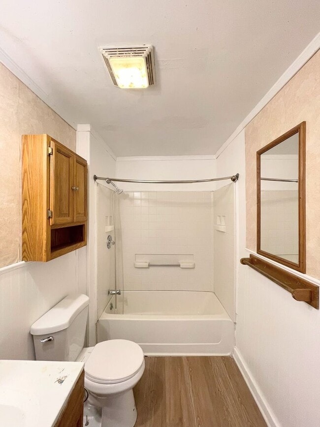 Building Photo - 3 Bedroom 1 Bathroom House