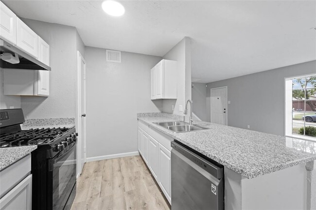 Building Photo - 10903 Maple Rock Dr