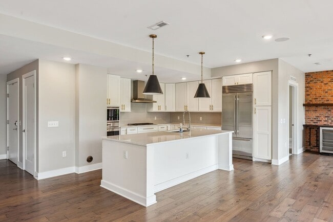 Building Photo - Luxury Condo in Dublin's Coveted Bridge Pa...