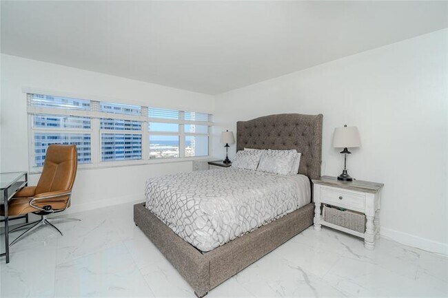 Building Photo - 2100 S Ocean Dr