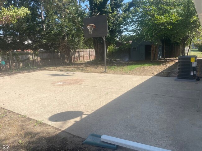 Building Photo - 1416 Miami Ct S