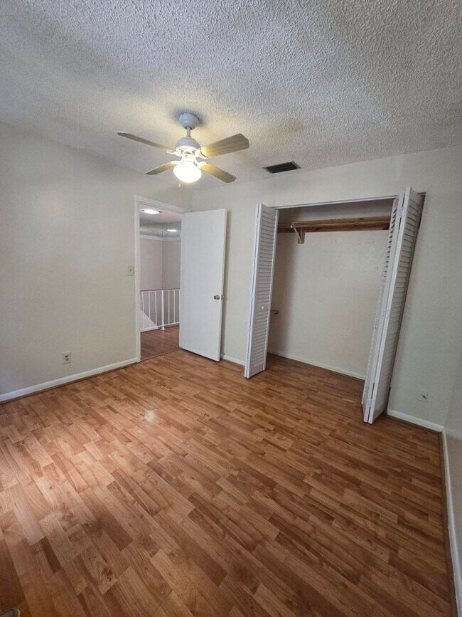 Building Photo - 10710 La Placida Dr