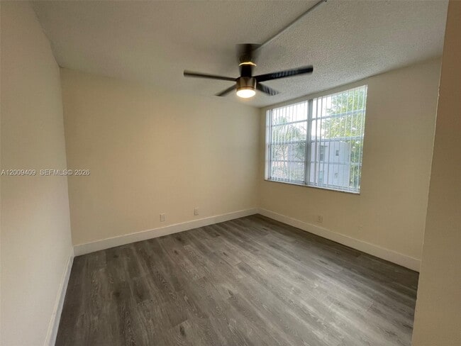 Building Photo - 9471 Evergreen Pl