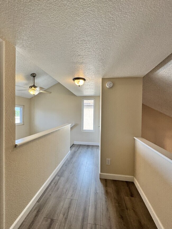 Building Photo - Great 3 bedroom 2 bath culdesac lot with f...