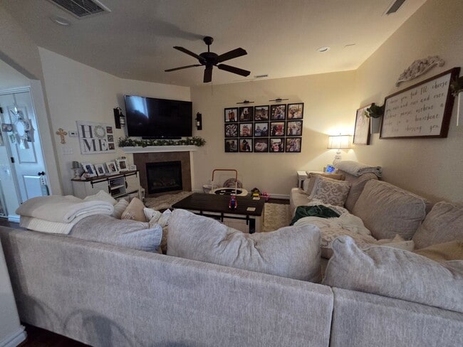 Building Photo - Beautiful 3BD/2.5BA 2 story condo in the Sherwood Lakes Neighborhood!