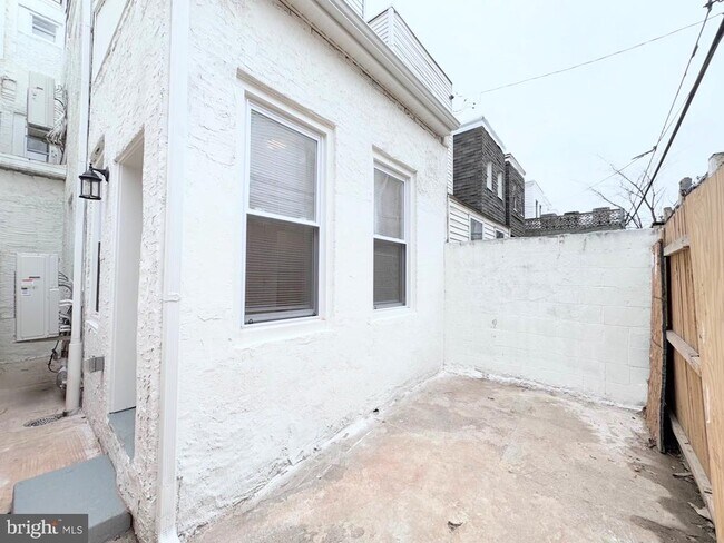 Building Photo - 319 E Lehigh Ave