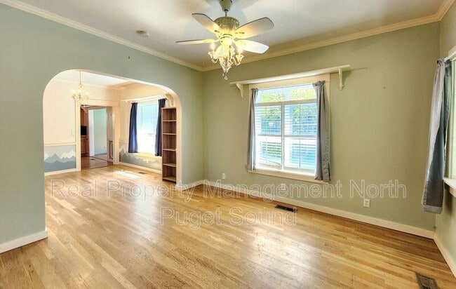 Building Photo - 2115 Oakes Ave