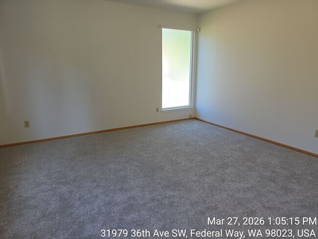 Building Photo - Twin Lakes life on a golf course - 4 bedroom 2.5 bathroom with 2 car garage - Move in now!