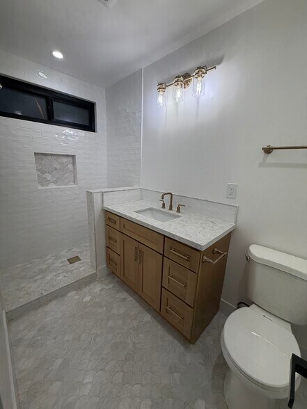 Building Photo - 8057 Nardian Way