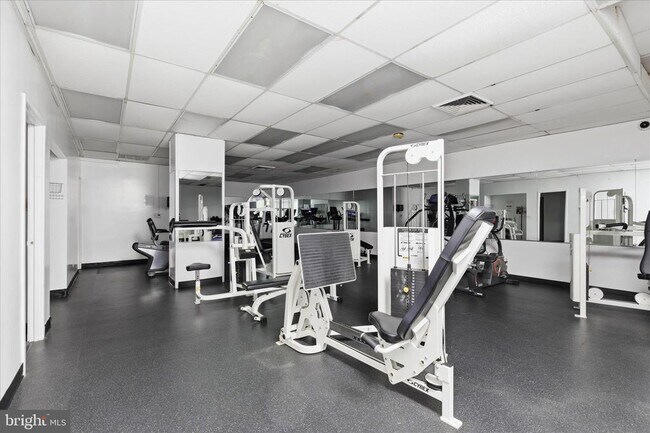 Building Photo - 301 N Beauregard St