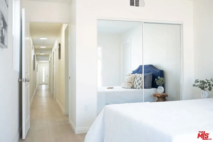 Building Photo - 1673 E 111th St