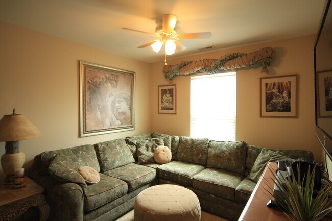 Building Photo - 4410 Hillsgrove Rd