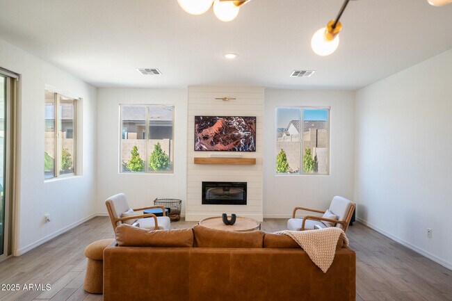 Building Photo - 4368 N Pioneer Dr