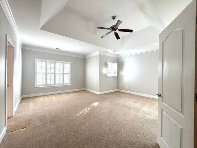 Building Photo - Available 1/15. Beautiful Remodeled 5 BR/4 BA Home in Park West!