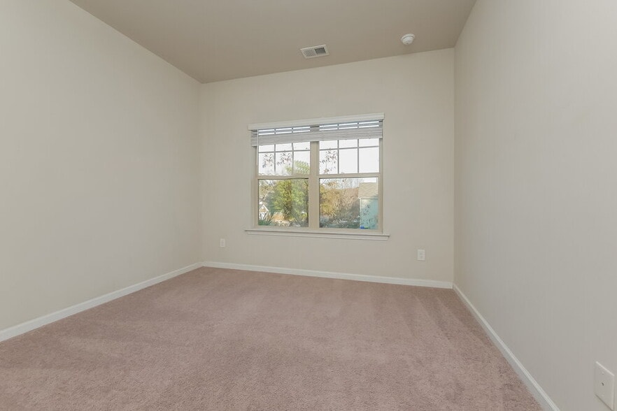 Building Photo - 143 Preserve Dr