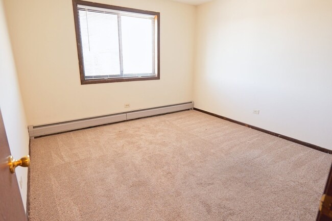 Building Photo - 15741 Thomas Ln