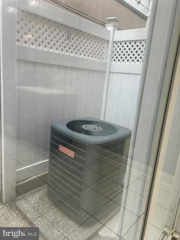 Building Photo - 2417 S Rosewood St