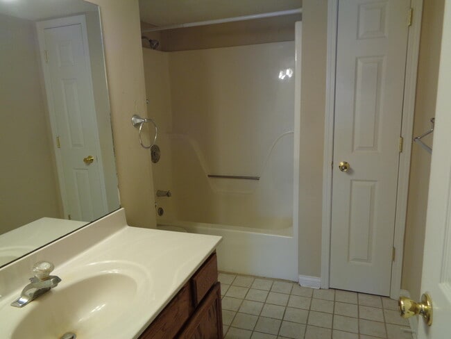 Building Photo - 2600 Sunflower St