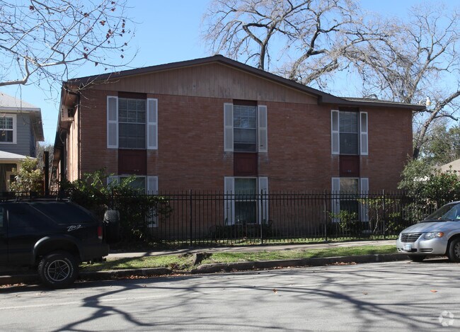 Building Photo - Shadow Oaks / Kimberly Oaks