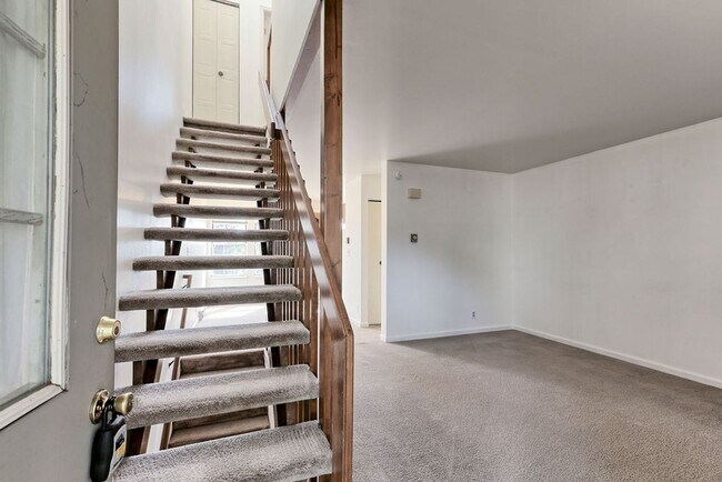 Building Photo - 3200 Azalea Dr