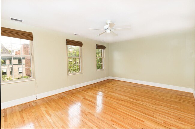Building Photo - Large Sunny Dupont Two-Bed Condo Rental with Parking!