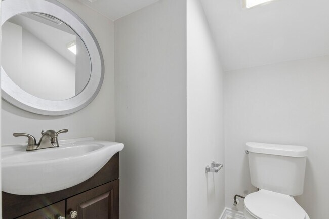 Building Photo - 6915 La Mirada Dr