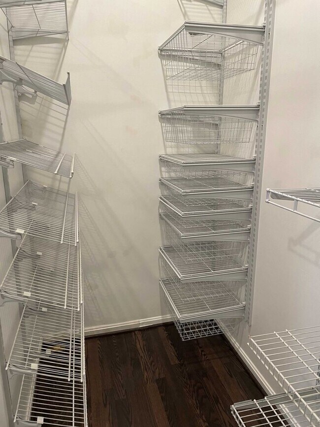 Building Photo - Spacious 3BR Townhome with Walkout Basement, Deck, Fenced Yard, Central A/C + Assigned Parking