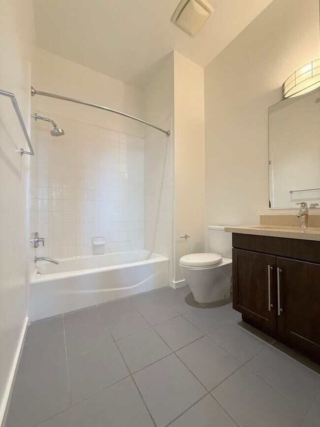 Building Photo - Modern Live/Work Loft In Sought After Depo...