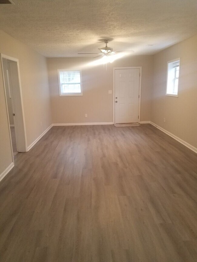 Building Photo - 2 Bed 1.5 Bath in Atlanta!