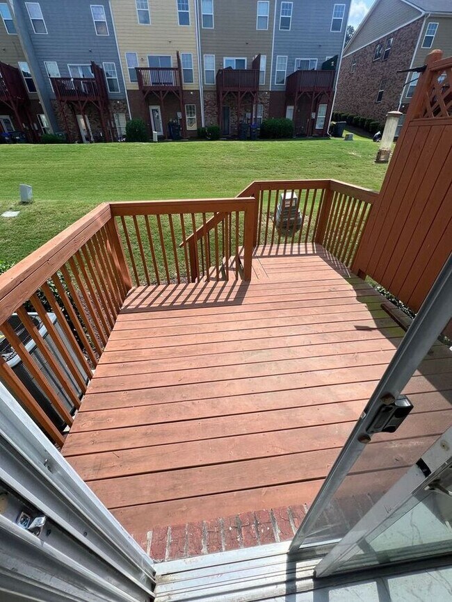 Building Photo - Spacious 2-Bedroom Townhome with Finished Studio Suite – Prime Location!