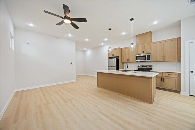 Building Photo - 8110 Brandon St