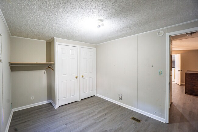 Building Photo - 3804 Denman Dr