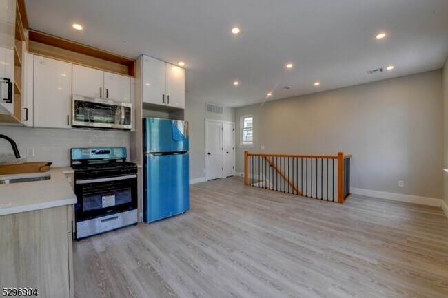 Building Photo - 477 S 20th St