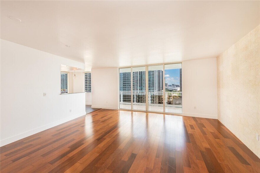 Building Photo - 901 Brickell Key Blvd
