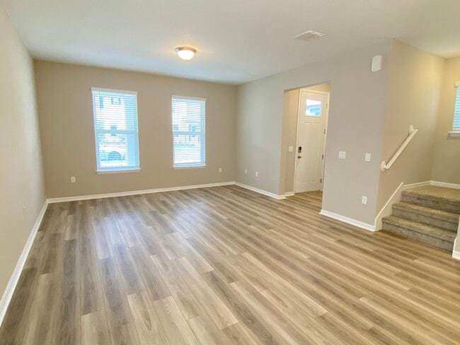 Building Photo - 4/2/5 Winter Garden Townhouse
