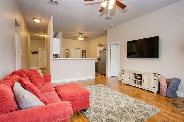 Building Photo - 1100 Alexandria Dr