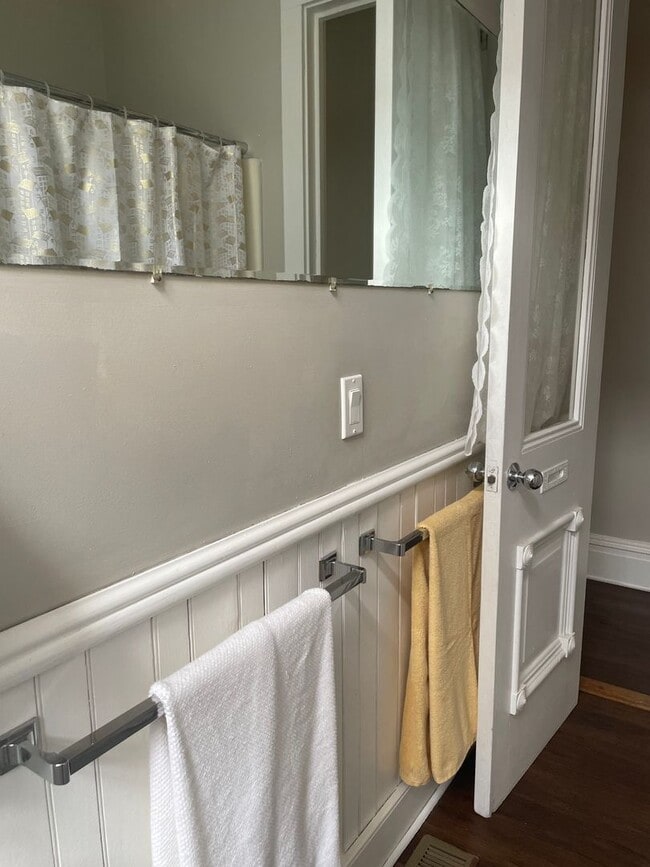 Building Photo - 5 N Harvie St