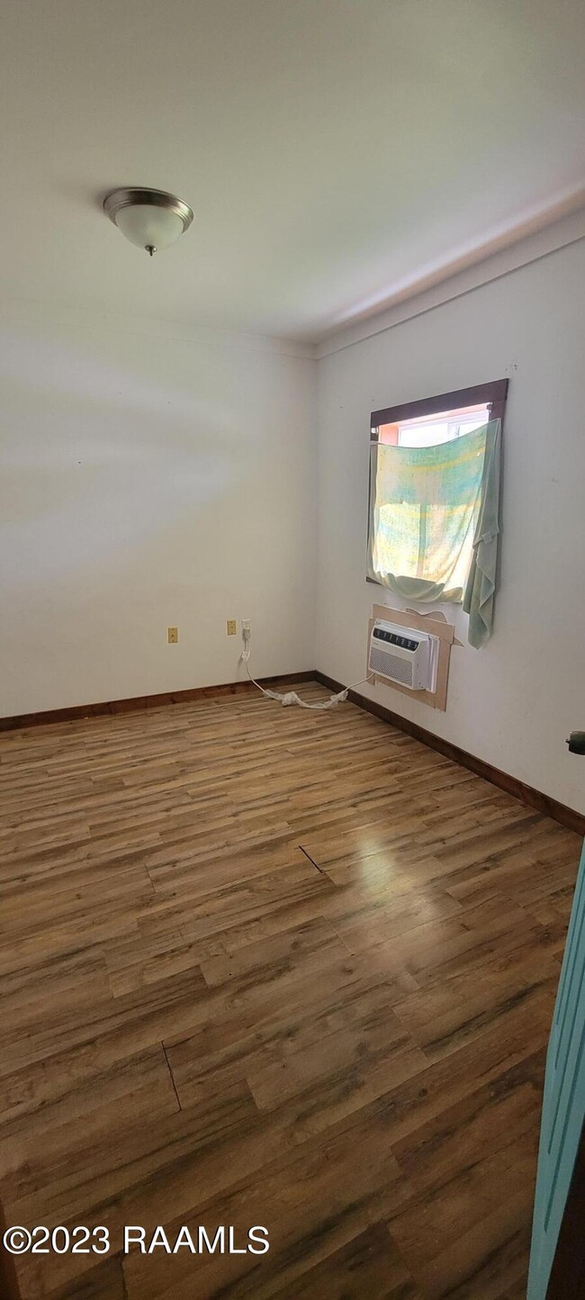 Building Photo - 232 Hulin St